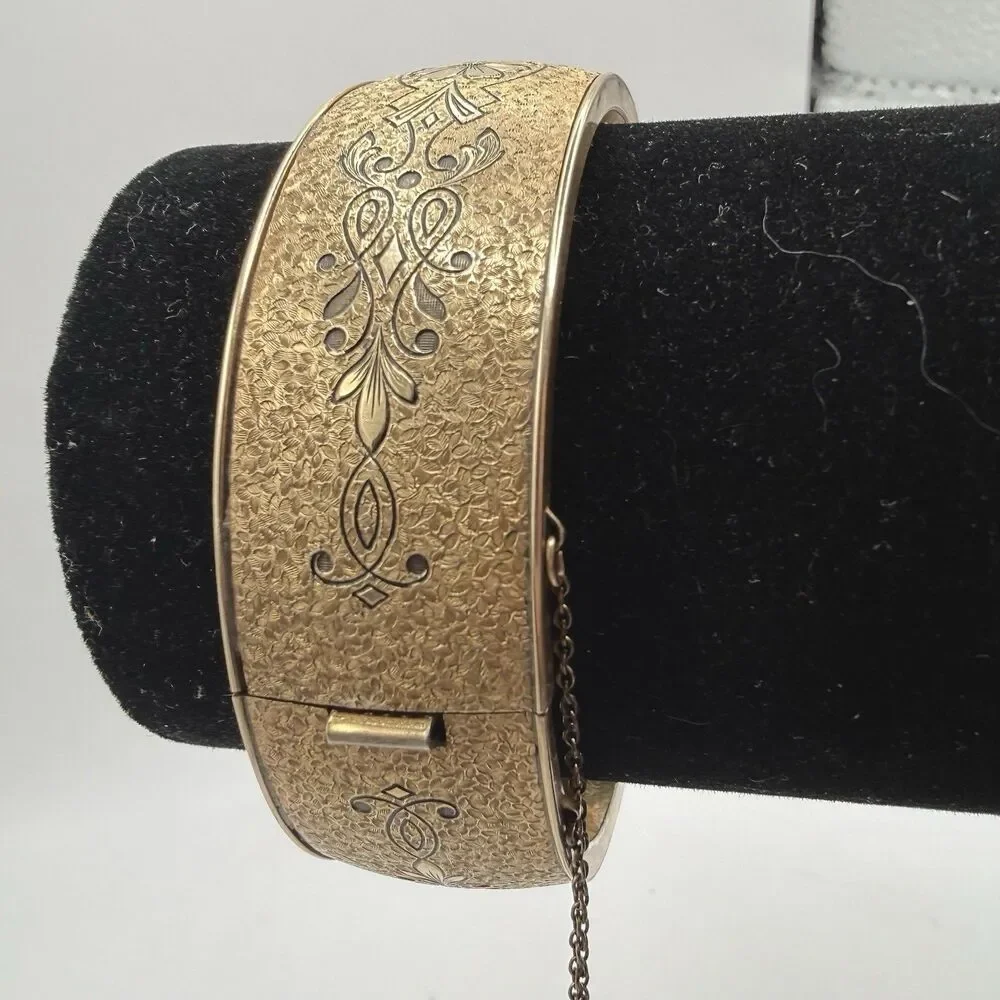 Victorian Revival Binder Bros. 1/20 12k GF Gold Filled Floral Engraved Hinged 7